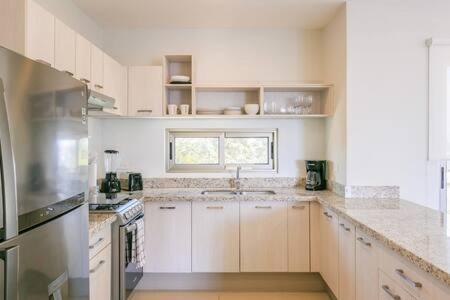 Ejidal Apartamento | New Apt in Residential Area with Amenities & 24hr Security