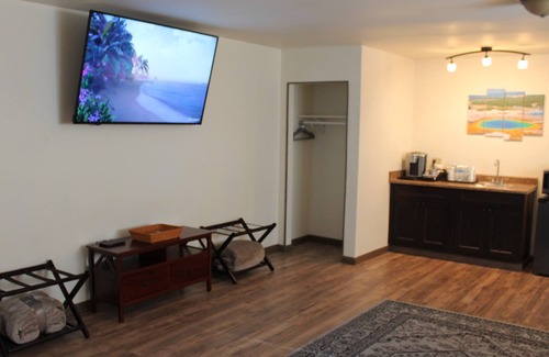 Gardiner Apartamento | NEW!! Arch Studio at Yellowstone Park Entrance- 2 Minute Drive to Park Entrance