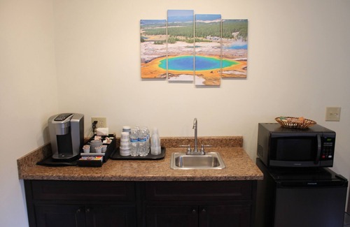 Gardiner Apartamento | NEW!! Arch Studio at Yellowstone Park Entrance- 2 Minute Drive to Park Entrance