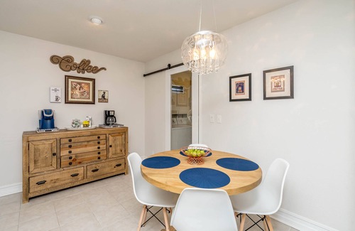 Royal Ridge Casa | NUEVO-Place de Archie: Spacious 3 Bed | ¡2 baños, casa privada con cocina equipada!