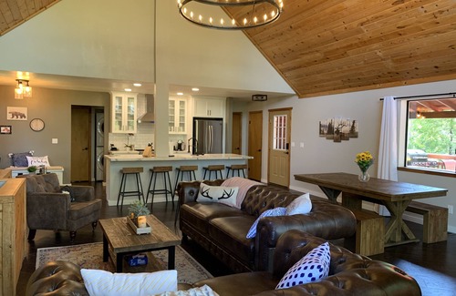 Glencoe Chalet De Esquí | New!! *Arnold Treehouse* Updated, Sleeps 12, K9OK