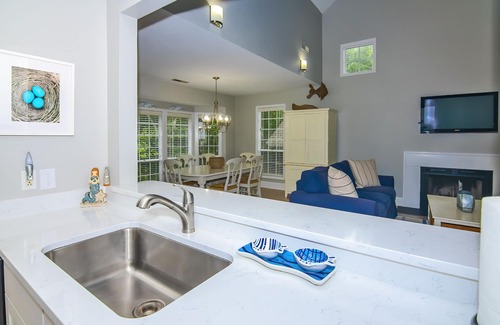 Bald Head Island Cabaña | New avail alert No need for BHI Club Coastal magic- pool & breezy palm trees.