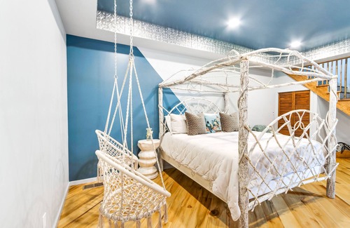 Sugar Grove Casa | NEW! Barn on private petting zoo farm with Hot Tub!