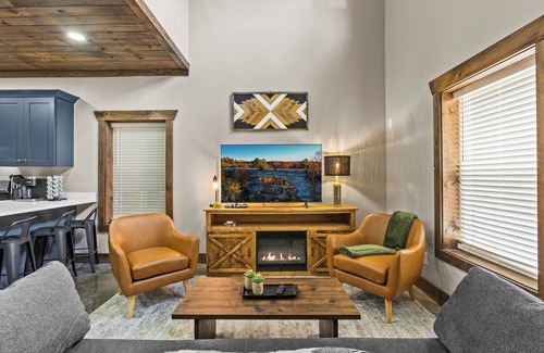 Stanton Casa | New Barndominium/12 Guest/2 Hot Tubs/2 Kitchens/2 Firepits