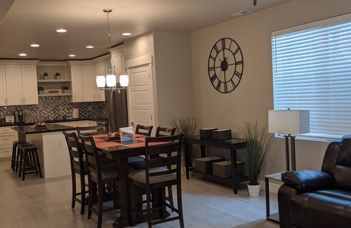 Riverton Casa | New Basement Apt. In Riverton
