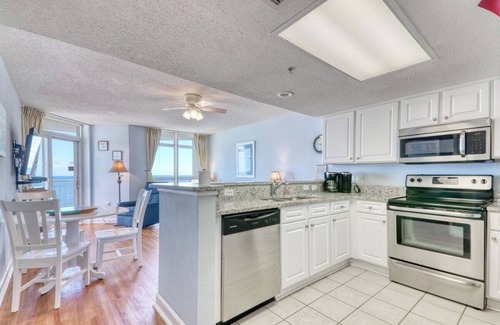 Crescent Beach Condominio | NEW Baywatch Renovated w/Direct Oceanfront Views!