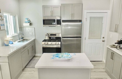 Peninsula Condominio | *New* Beach & Bay Retreat | Full of Amenities!