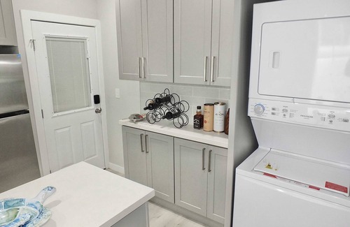 Peninsula Condominio | New Beach & Bay Retreat Full of Amenities!