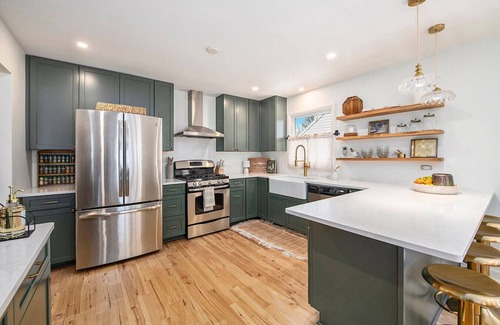 Sister Lakes Casa | New Beach front 5bd in Sister Lakes w/ Hot tub