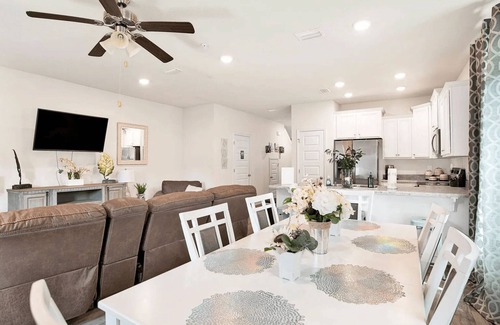 Bellview Casa | "NEW Beach Home" Mins to Hospital & PNS Airport! 20 min to Hiking/Parks.