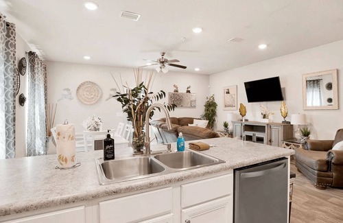 Bellview Casa | "NEW Beach Home" Mins to Hospital & PNS Airport! 20 min to Hiking/Parks.