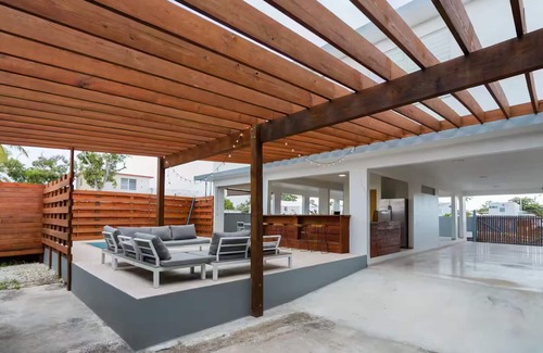 Aguirre Casa | NEW Beach, Restaurants and Pool 5 Bedrooms House