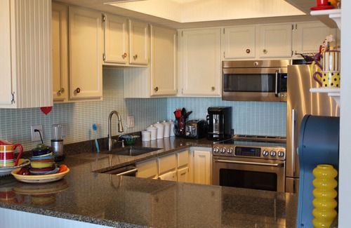 Whatcom County Casa | New!! Beachfront Townhome with Outdoor Pool