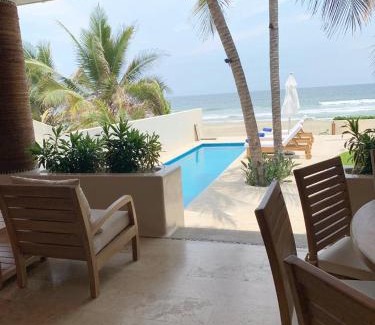 Ixtapa - Zihuatanejo Casa | New Beachfront Villa in Playa Blanca
