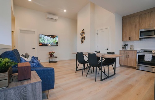 Lincoln Condominio | NEW Beautiful & Cozy Condo In Heart of Vancouver. Minutes away from Waterfront