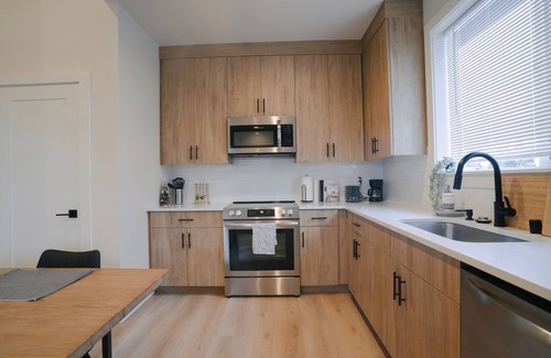 Lincoln Condominio | NEW Beautiful & Cozy Condo In Heart of Vancouver. Minutes away from Waterfront