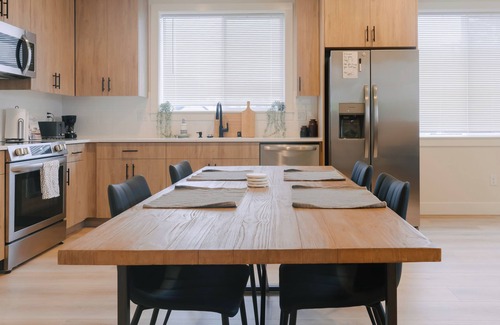 Lincoln Condominio | NEW Beautiful & Cozy Condo In Heart of Vancouver. Minutes away from Waterfront