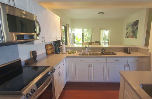 Hawaii Kai Casa | NEW Beautiful house with waterfall, koi pond and tropical garden
