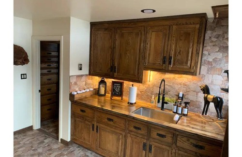 Harrisonville Cabina | *New* Beautiful Lodge sleeps 10 adults & 3 kids w/Pano Mountain Views *Hot tub*