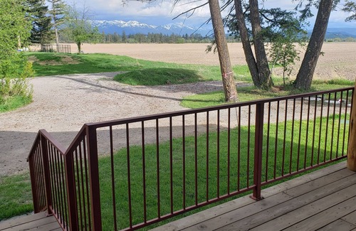 Kalispell Cabina | New Beautiful Well Located Cabin just north of Bigfork near the Flathead River!