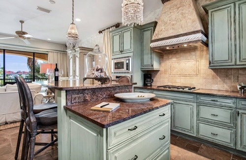 St. Tropez Casa | NEW~ Bella Beach ~ Sleeps 10 ~ Minutes to the Beach