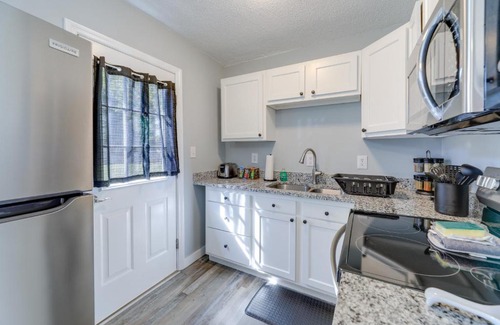 New Bern Casa | New Bern Abode with Yard about 2 Mi to Neuse River