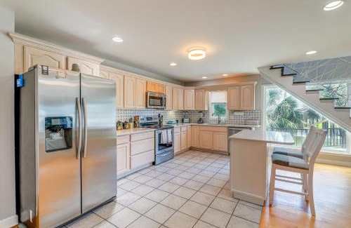 New Bern Casa | New Bern Home with Water View about 6 Mi to Downtown!