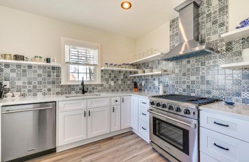 New Bern Casa | New Bern House with Gas Grill Near Neuse River!