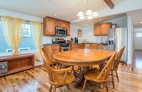 Midtown Ocean City Condominio | NEW, BIG 3 BEDROOM is OCEANblock, free parking, just a few steps to the beach.