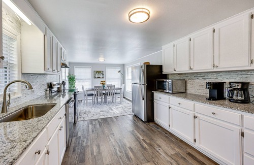 New Blaine Casa | New Blaine Getaway - Walk to Lake Dardanelle!
