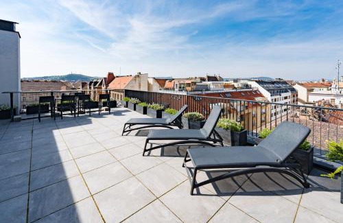 Csarnok negyed Apartamento | New Blue Danube Apartment with Balcony and Parking