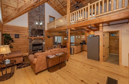 Mountainside Casa | New! Blue Mountain Cabin, Lake Area, Dogs Welcome, Fireplace!