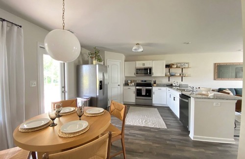 Inman Casa | New!!! Boiling springs Luxury Lake front home- sleeps 6 people
