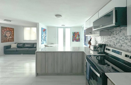 Pueblo Casa | New Boutique House with Pool near the Beach