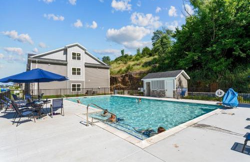 Branson Apartamento | New! Branson - Walk-in Sleeps 8