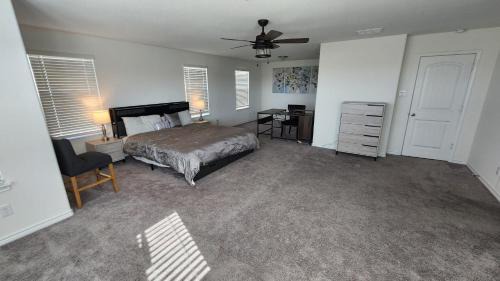 New Braunfels Casa | New Braunfels Modern Spacious 5-bedroom house