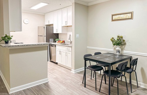 Alpharetta Apartamento | New Bright 1BR Apartment near the Avalon
