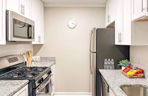 Alpharetta Apartamento | New Bright 1BR Apartment near the Avalon