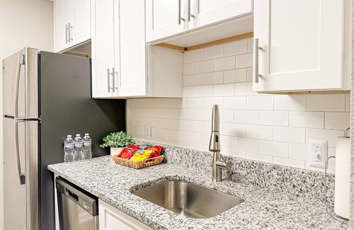 Alpharetta Apartamento | New Bright 1BR Apartment near the Avalon