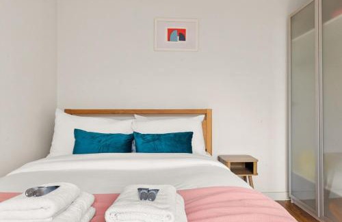 Shacklewell Casa | New! Bright 2BR Dalston House with Garden and BBQ