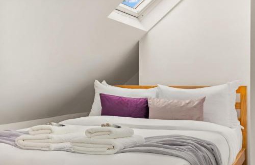Shacklewell Casa | New! Bright 2BR Dalston House with Garden and BBQ