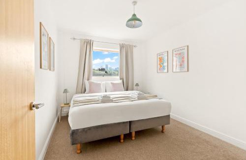 Evelyn Apartamento | New! Bright 2BR Flat with Balcony in Leafy Zone 2