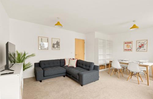 Evelyn Apartamento | New! Bright 2BR Flat with Balcony in Leafy Zone 2