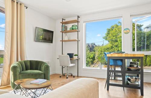 Capitol Hill Apartamento | NEW Bright Capitol Hill Condo, Great Location Views