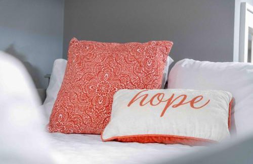 Parkrose Heights Casa | NEW! - Bright Modern Entire Unit KING BED!