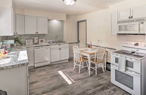 West St. Paul Casa | NEW! Bright St Paul Home w/ Grill, 3 Mi to Dtwn!