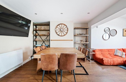 Leeds Casa | NEW Bright & Stylish 4BD Home City Centre of Leeds