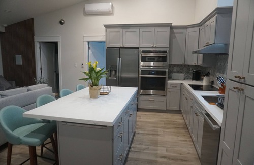 Live Oak Casa | New Build, 1-bedroom house with AC full-kitchen nestled in redwoods 5 M to beach