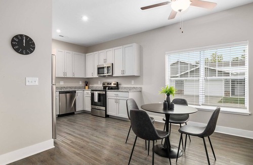 Grandville Condominio | New Build 4BR 4BA Two Condo w Garage and Patio