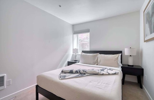 King Casa | New Build 4BR Sleeps 10 Great Location